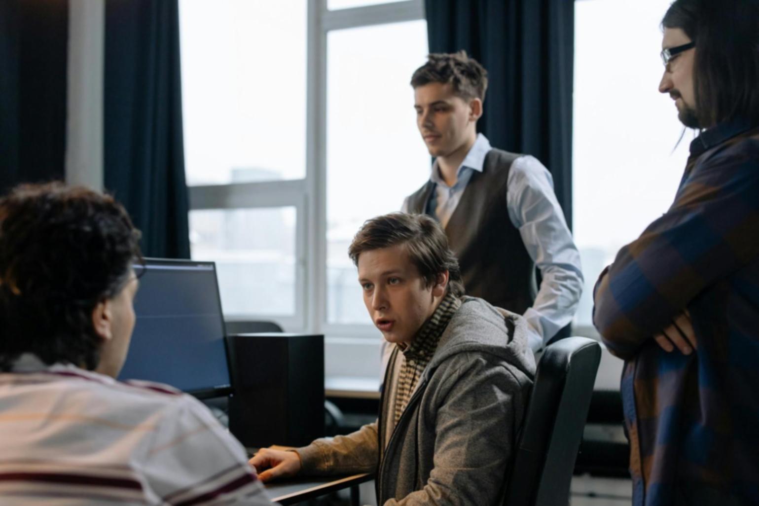 Moderne Entwicklungsumgebung mit Fokus auf praktische Anwendung